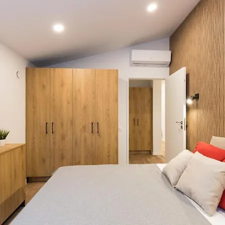 Sunnyhome Chalet, *