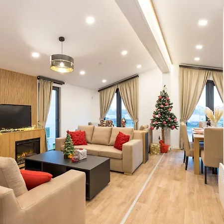 Sunnyhome Chalet, *