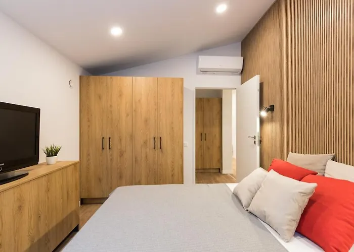 Sunnyhome Chalet, *